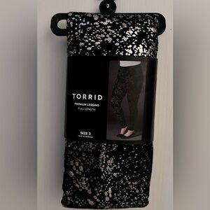 Torrid Black & Silver Foil Leggings NWT - Size 3 (22-24)